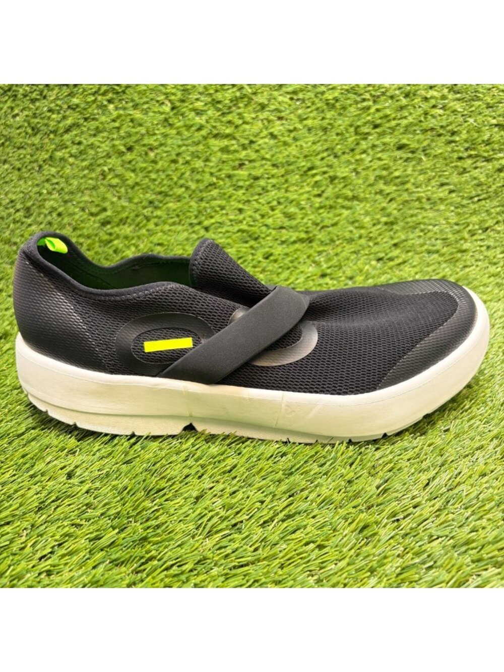 OOFOS OOmg Low Mens Size 13 Black White Casual Walking Slip On Recovery Shoes